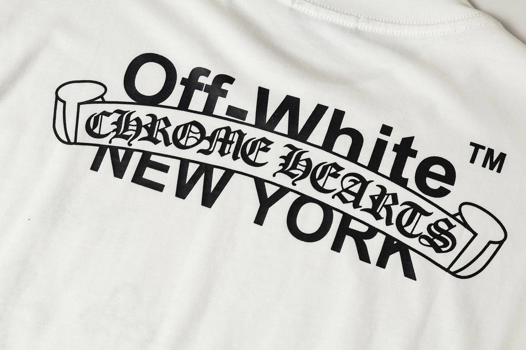 P150 Cross-border model, please do not place an order if you are pursuing quality - Chrome Hearts/Chrome Hearts joint Off white cross-leather short-sleeved T-shirt - High weight, high density, high quality, soft, delicate and skin-friendly wool, soft and silky to the touch, excellent warmth and skin-friendly properties - Custom-woven and custom-dyed, no color difference, no matter the fabric or workmanship details, beat the ordinary version on the market -Colour: black white -Size: S M L XL
